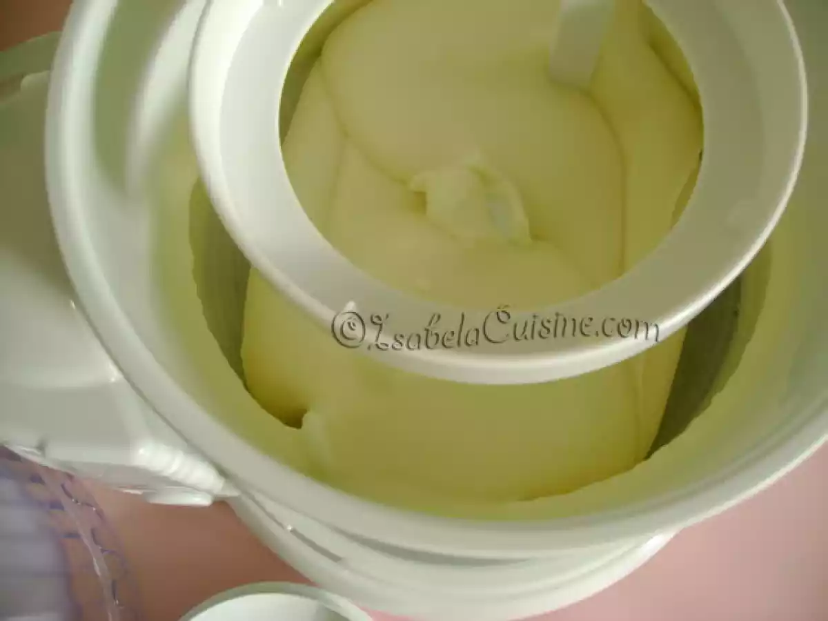 Înghetata de ciocolata alba si sos de capsuni - poza 5