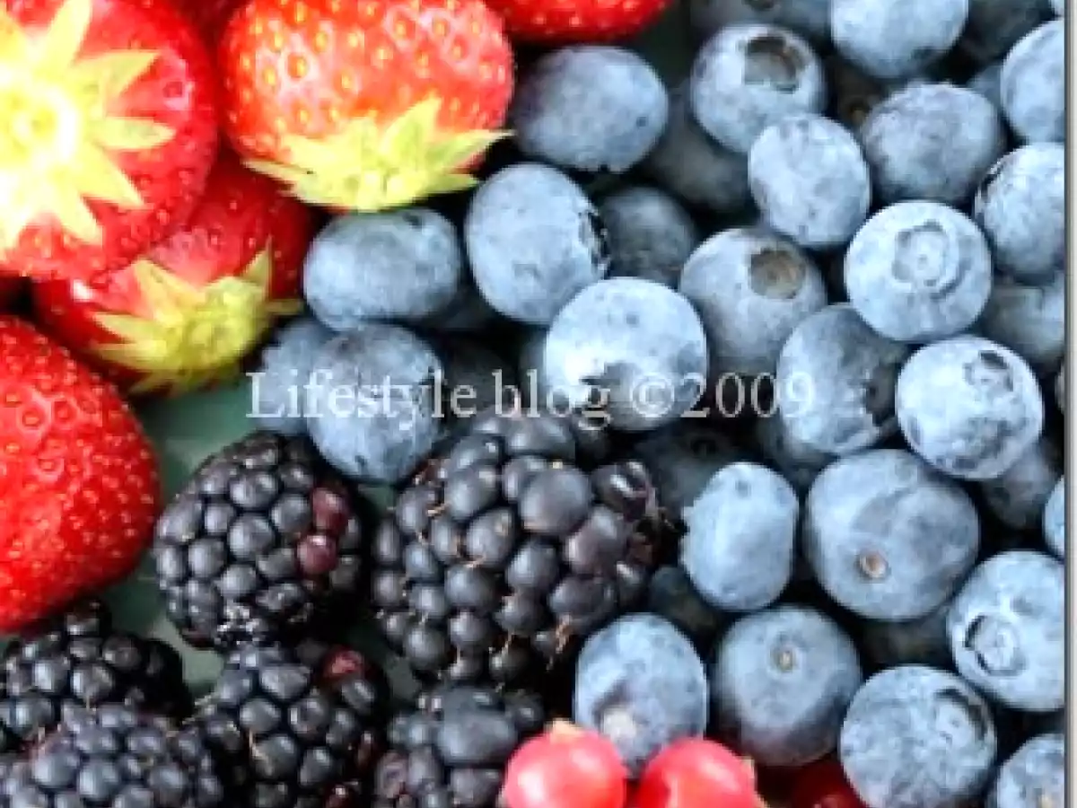 Inghetata de fructe de padure cu ciocolata alba - poza 2