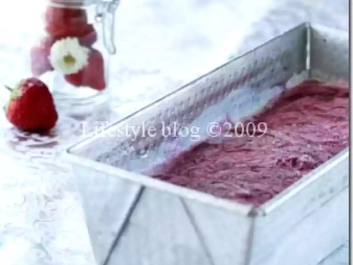 Inghetata de fructe de padure cu ciocolata alba - poza 3