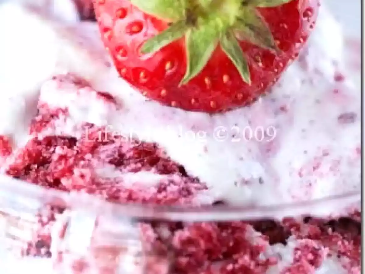 Inghetata de fructe de padure cu ciocolata alba - poza 4