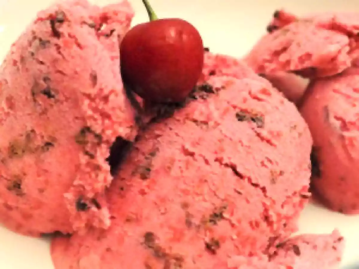 Inghetata de iaurt si cirese