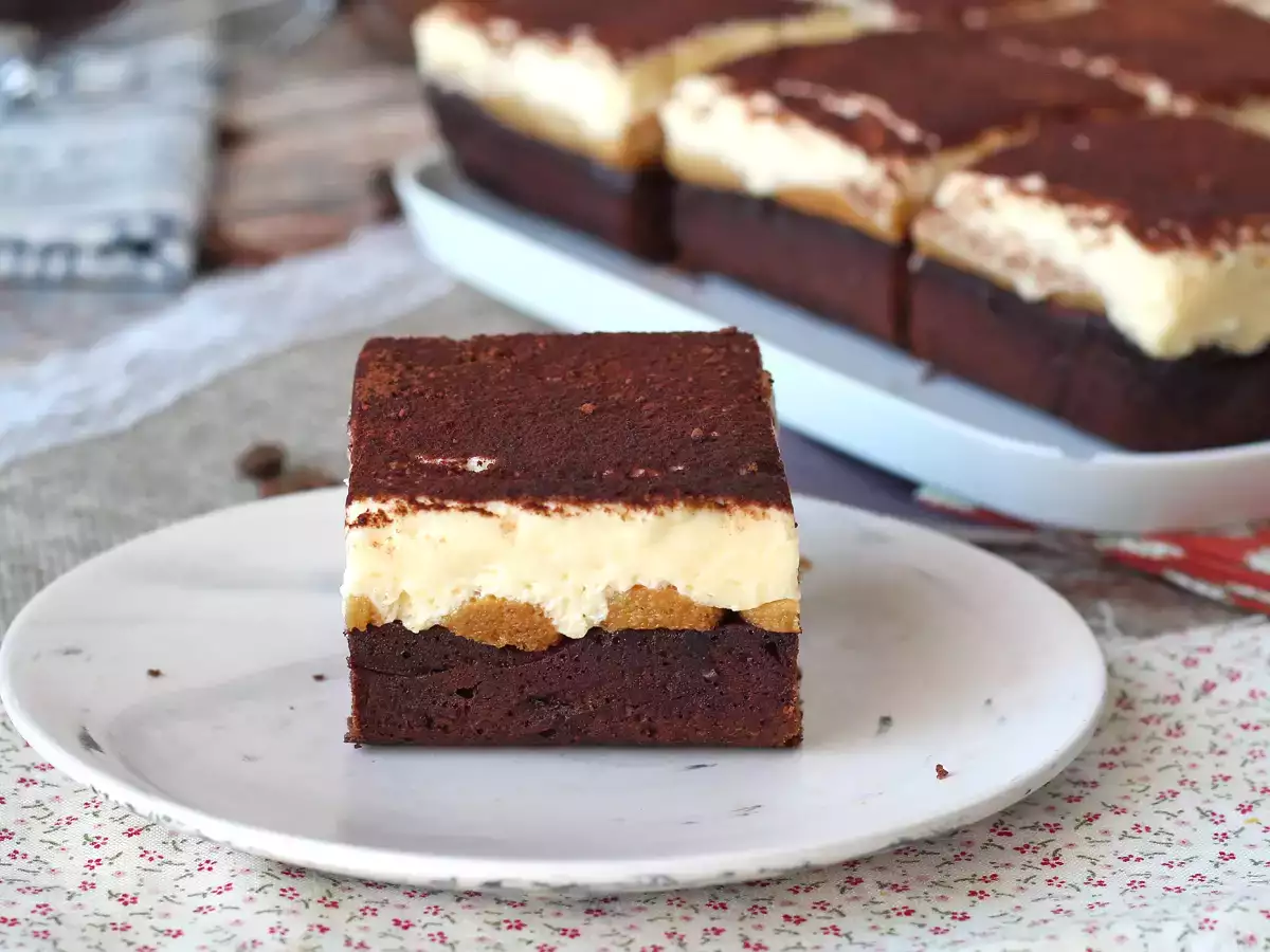 Iubitori de brownie și tiramisu, avem tortul perfect pentru voi!