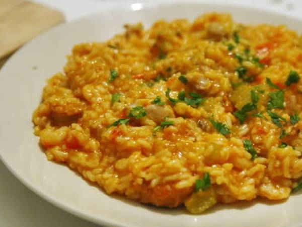 Jambalaya cu pui, creveti si chorizo