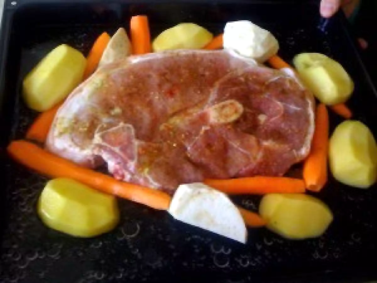 Jambon de Porc la Cuptor cu Piure de Legume