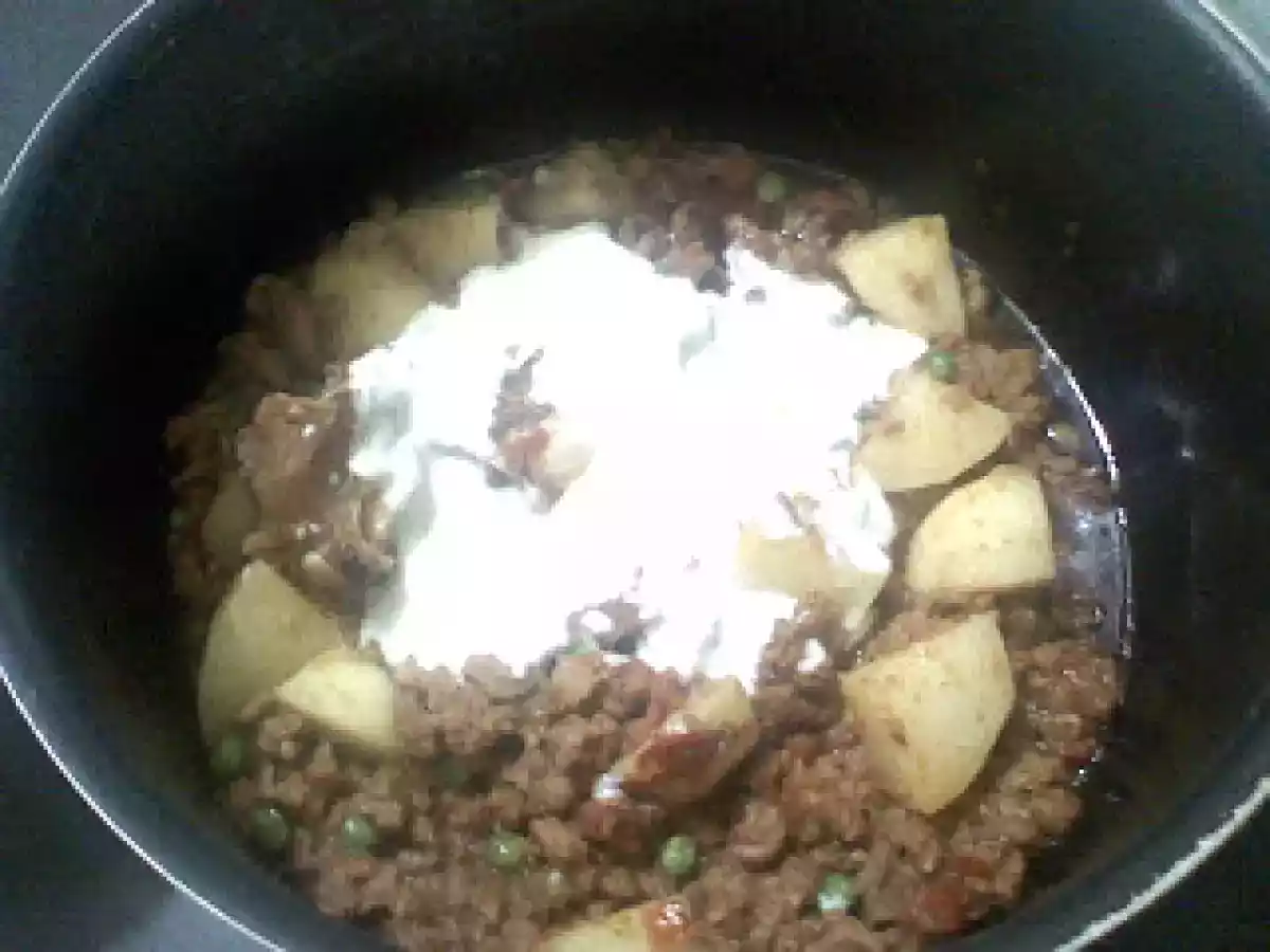 Keema (mancare din carne tocata cu cartofi si mazare) - poza 9