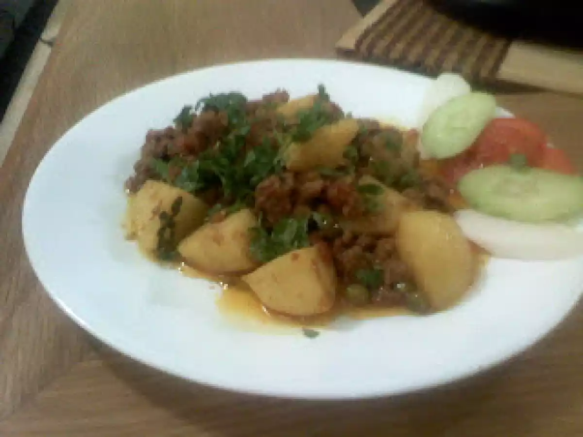 Keema (mancare din carne tocata cu cartofi si mazare) - poza 10