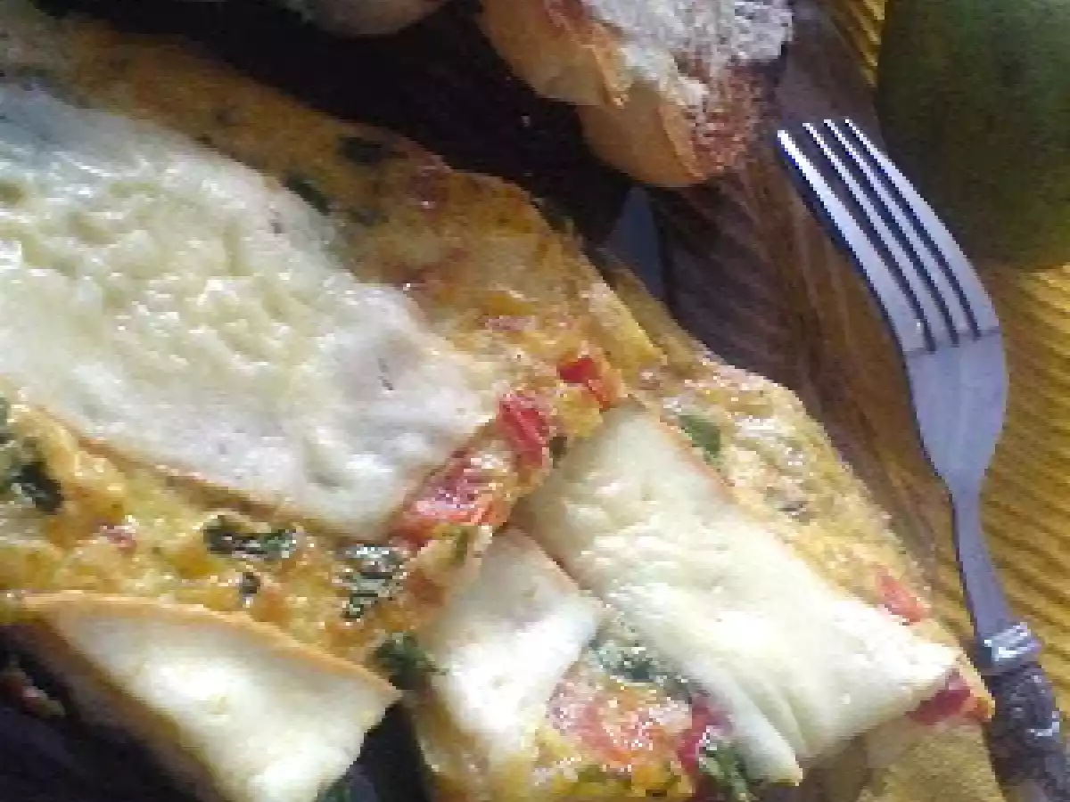 LA MICUL DEJUN AVEM ASTAZI OMLETA CU ARDEI SI LEUSTEAN