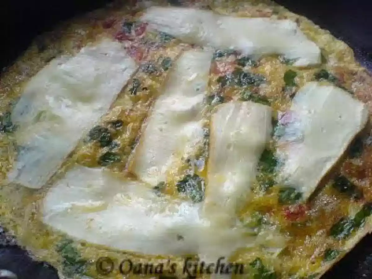 LA MICUL DEJUN AVEM ASTAZI OMLETA CU ARDEI SI LEUSTEAN - poza 5