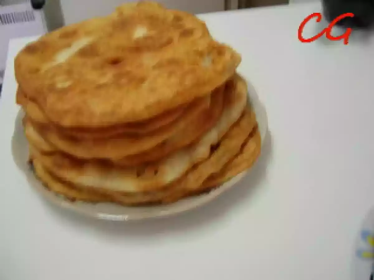 Langosi cu smantana, usturoi si branza - poza 3