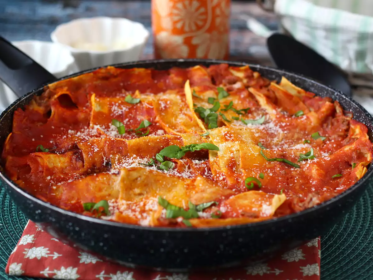 Lasagna cu sos bolognese la tigaie - poza 2