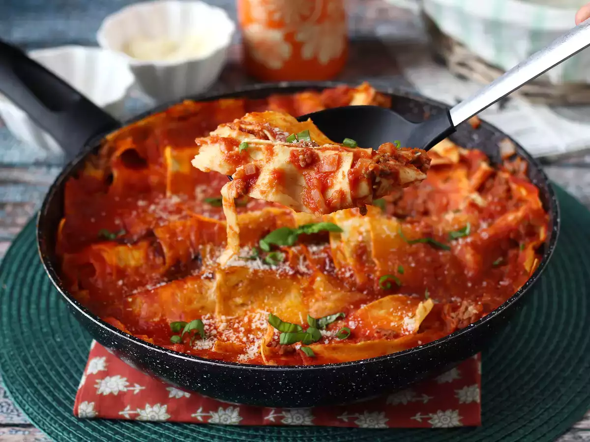 Lasagna cu sos bolognese la tigaie - poza 3