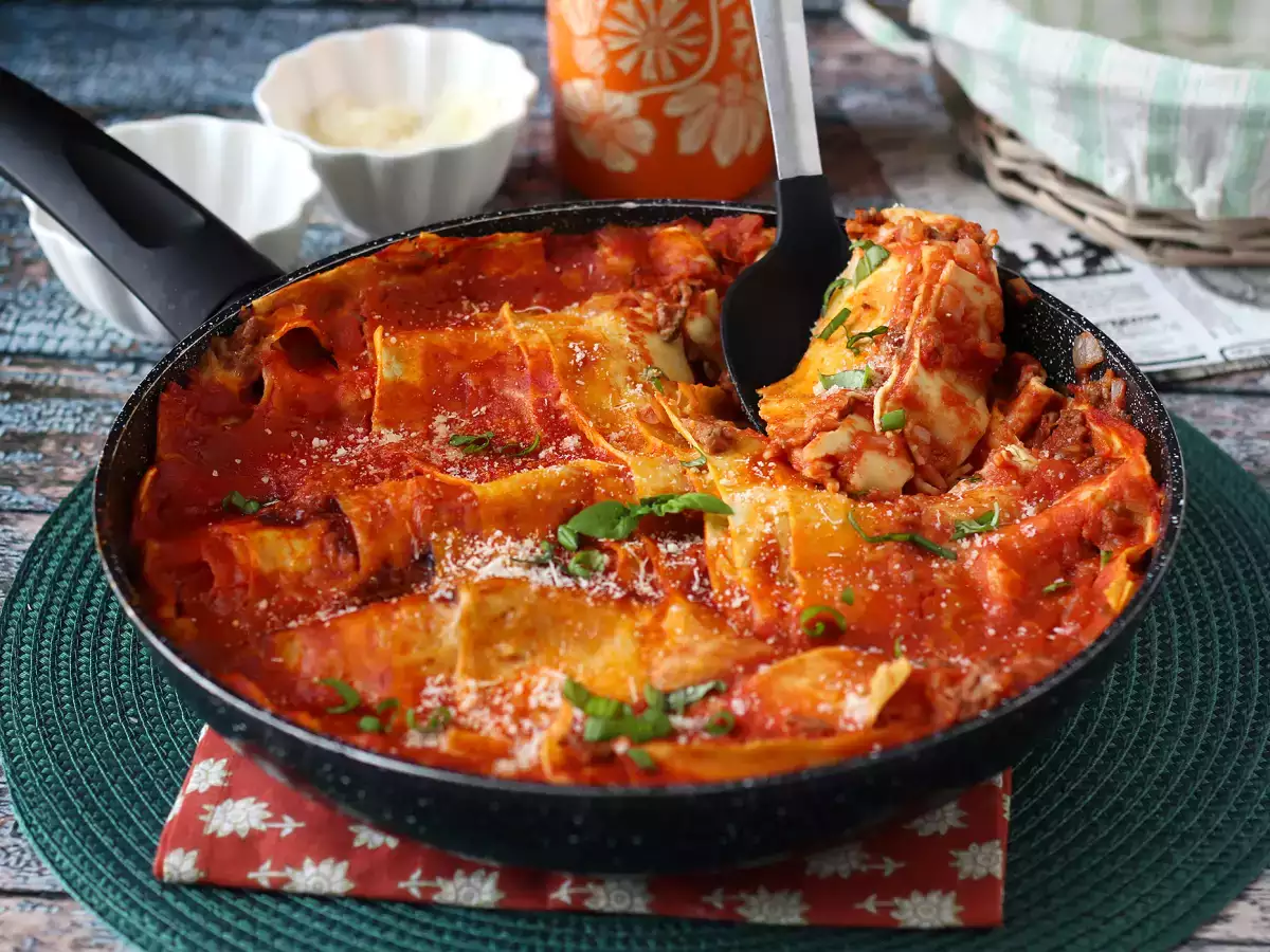 Lasagna cu sos bolognese la tigaie - poza 6