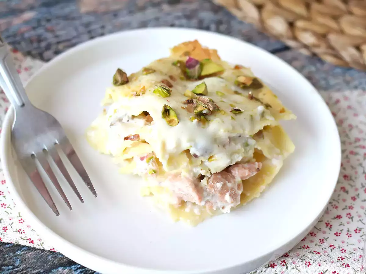 Lasagna de somon cu burrata și fistic cremos și crocant - poza 5