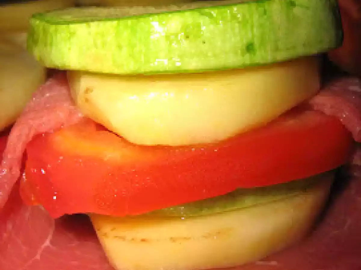 Legume invelite in carpaccio de manzat si bacon - poza 2