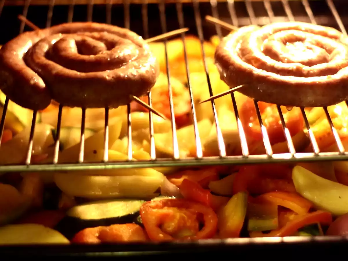 Legume la cuptor cu cârnati - poza 2