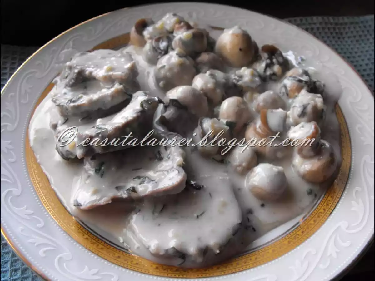 Limba fiarta in sos alb cu tarhon