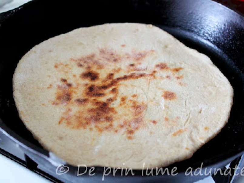 Lipii in tigaia de tuci/ Homemade pita bread in the cast iron skillet, poza 1