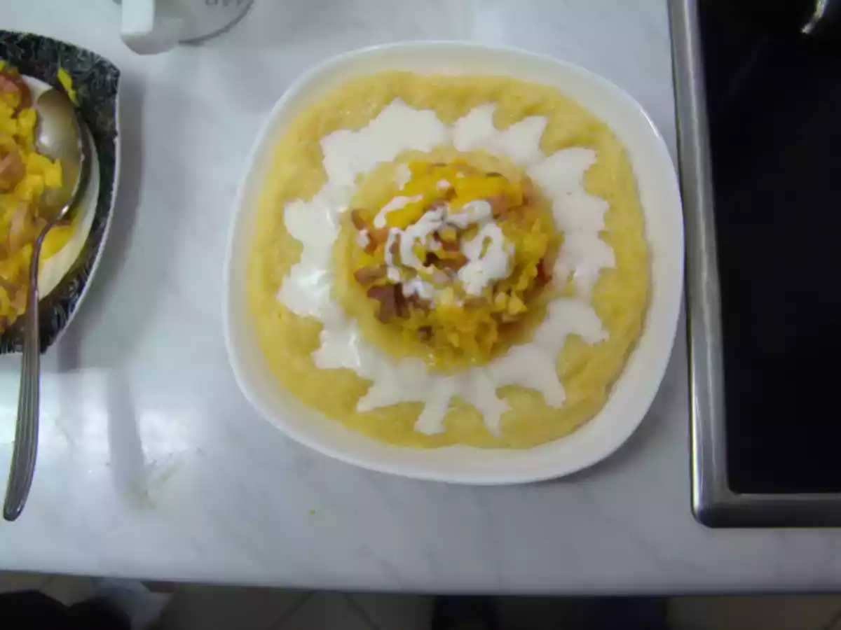 M.B.S. mamaliguta cu branza si smantana