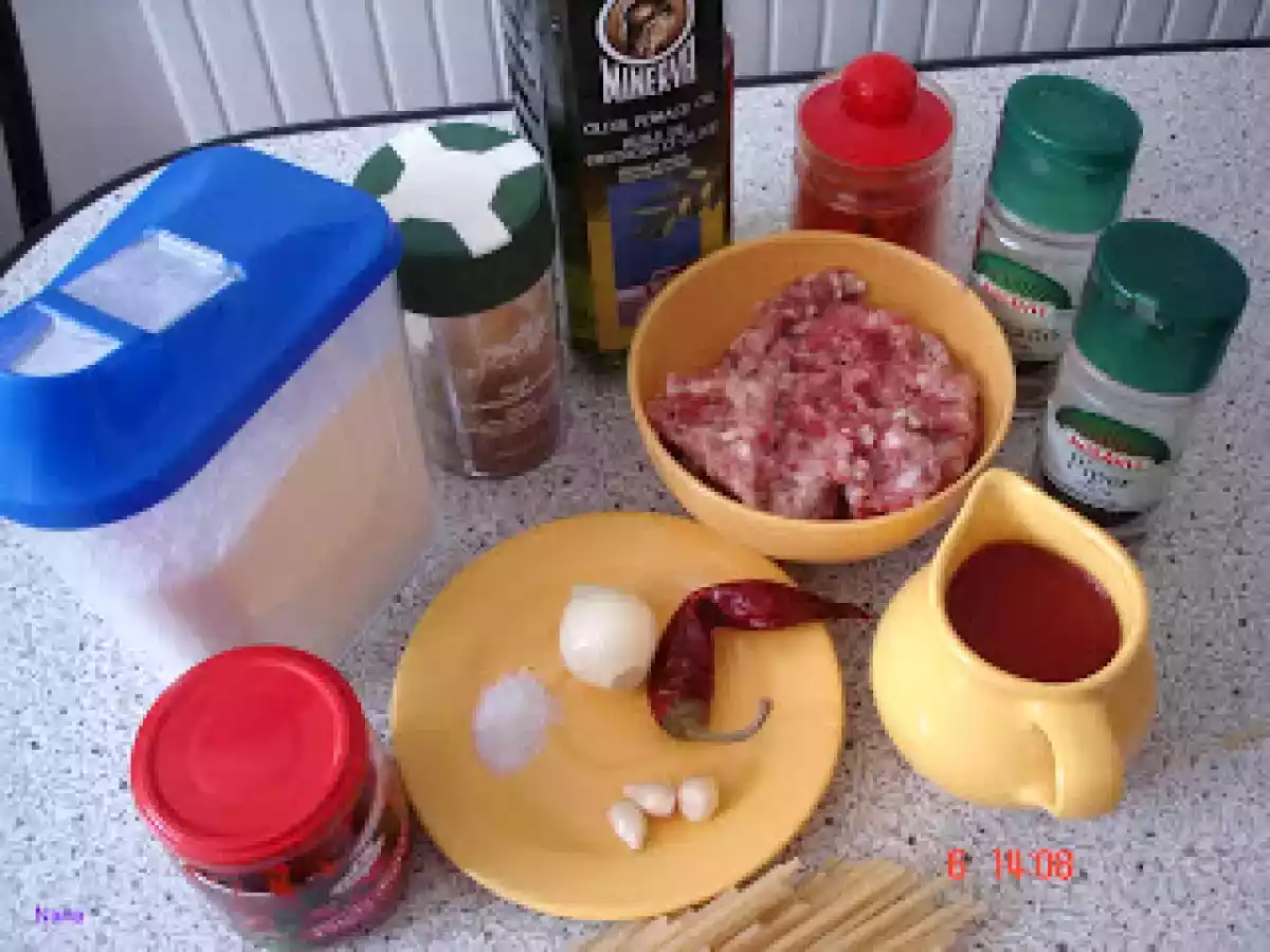 MACAROANE CU CARNE SI SOS DE ROSII - poza 2