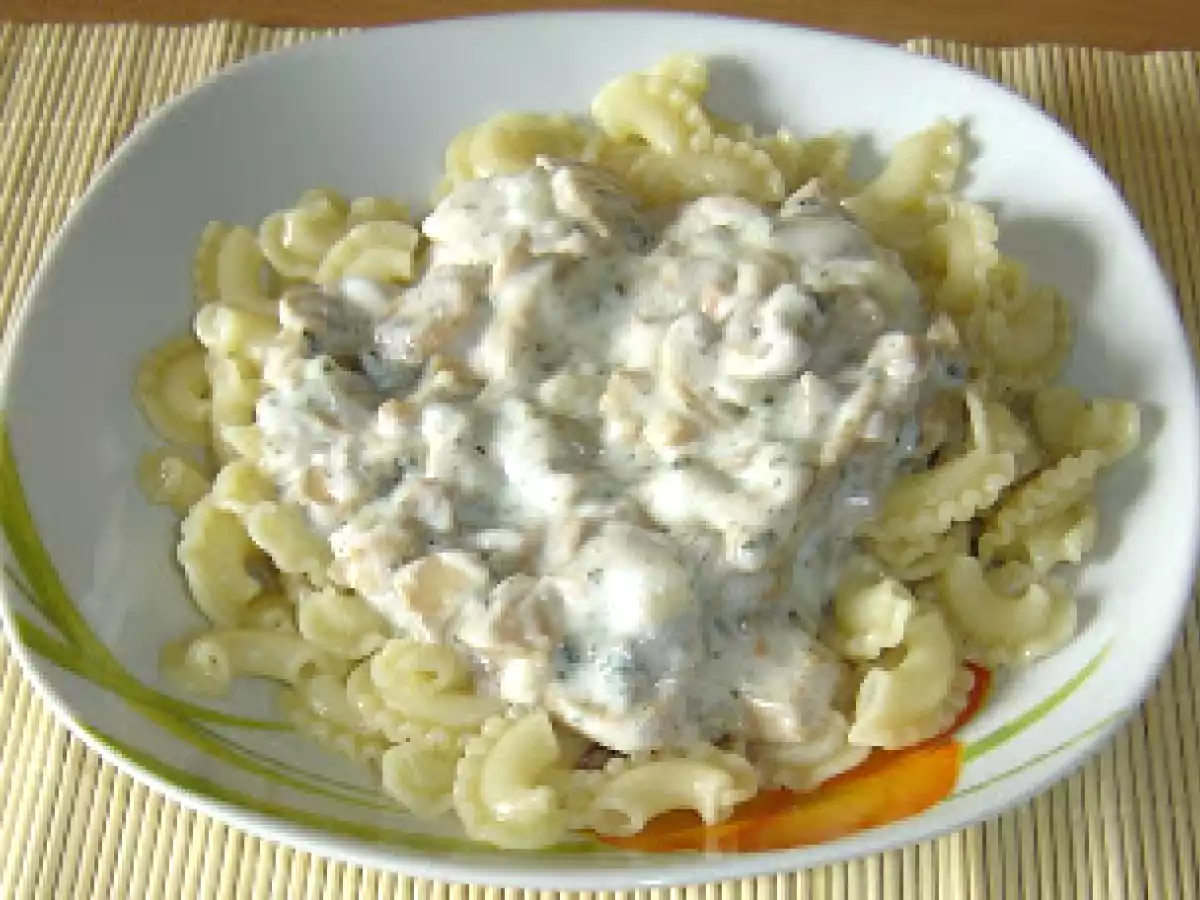 Macaroane cu ciuperci in sos de iaurt - poza 2