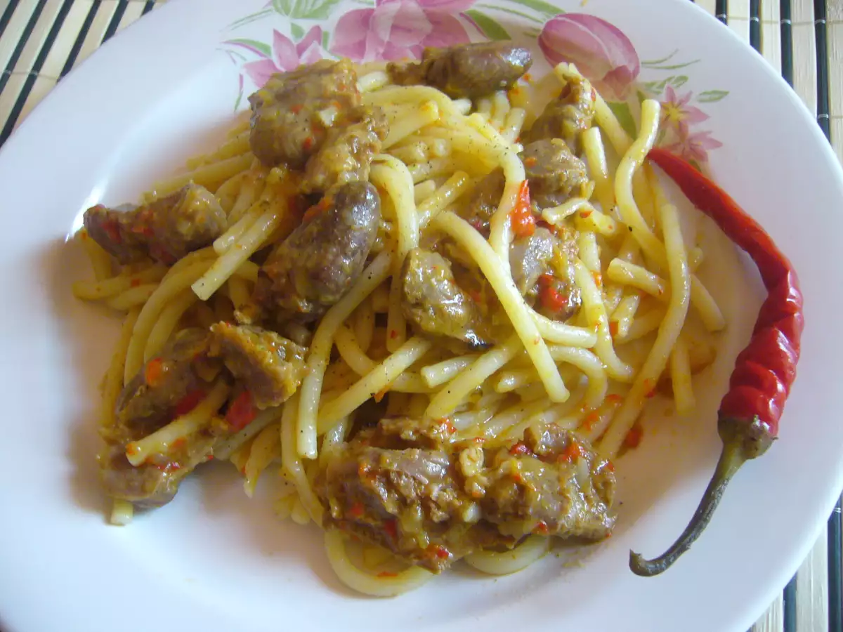 Macaroane cu pipote și inimi ușor picante - poza 3