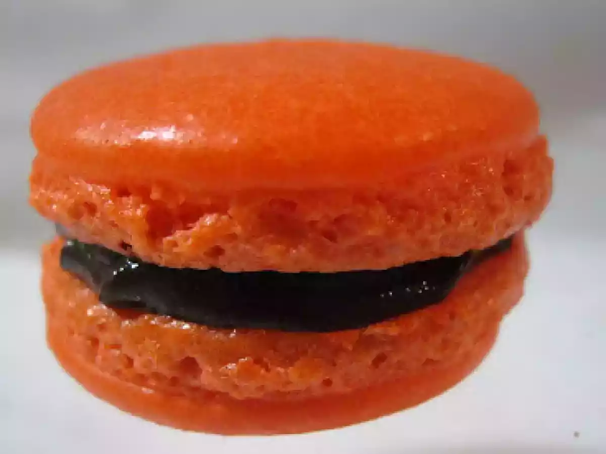 Macaron cu ciocolata si aroma de portocala - poza 2