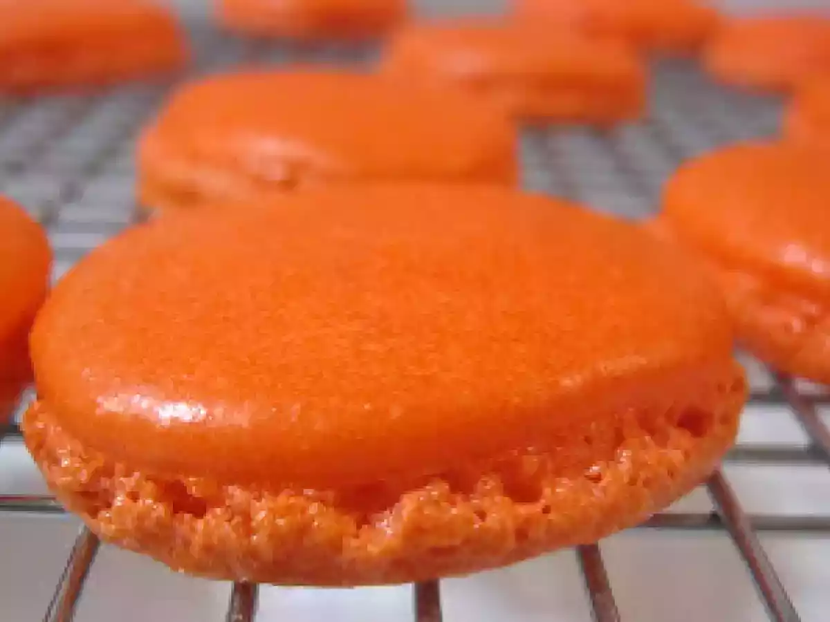 Macaron cu ciocolata si aroma de portocala - poza 4