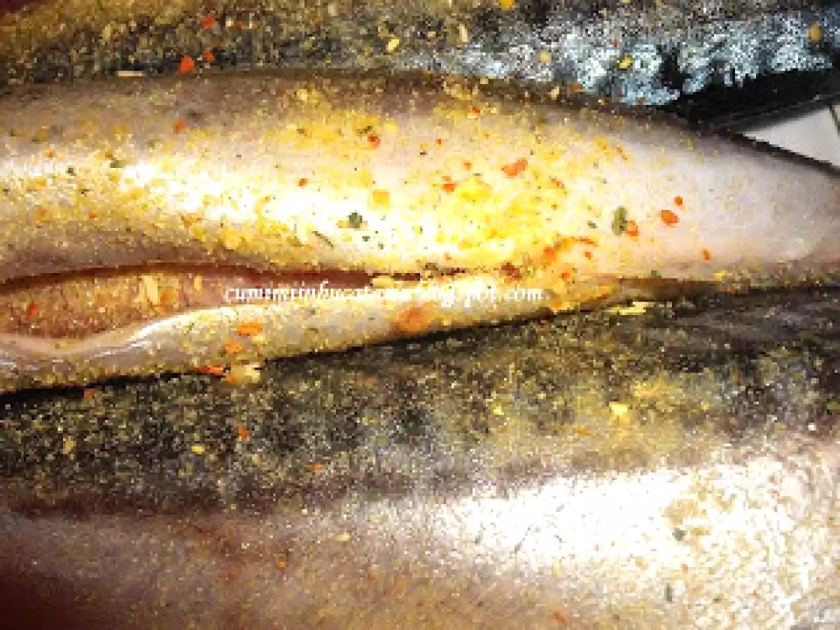 MACROU LA CUPTOR CU ROSII SI USTUROI - poza 2