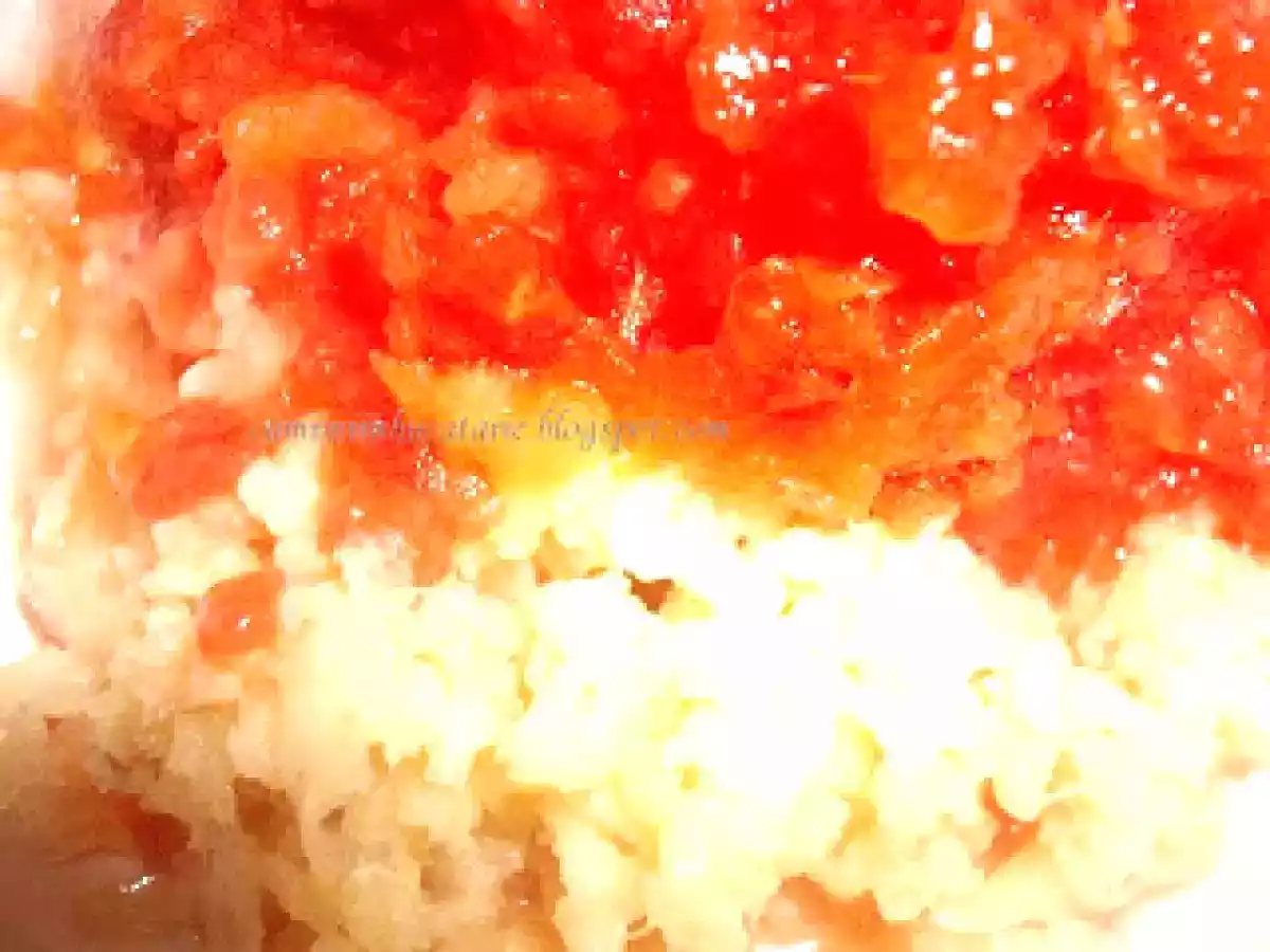 MACROU LA CUPTOR CU ROSII SI USTUROI - poza 4