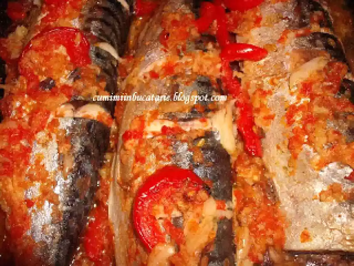 MACROU LA CUPTOR CU ROSII SI USTUROI - poza 5