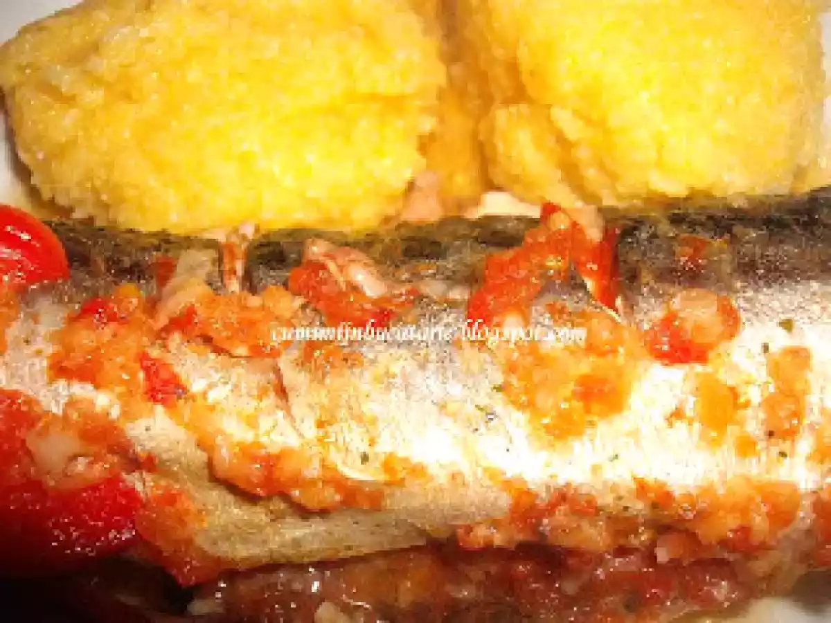 MACROU LA CUPTOR CU ROSII SI USTUROI - poza 6