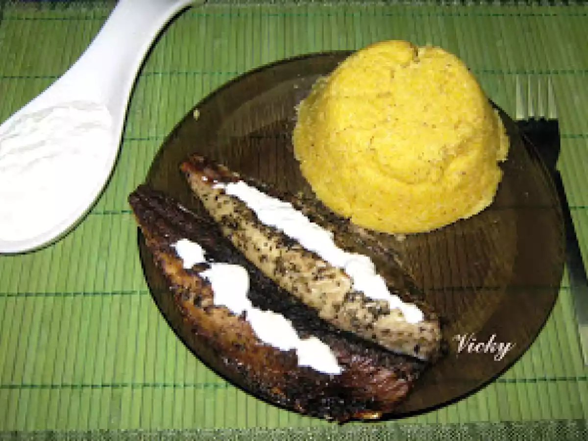 Macrou la gratar cu sos de usturoi - poza 2