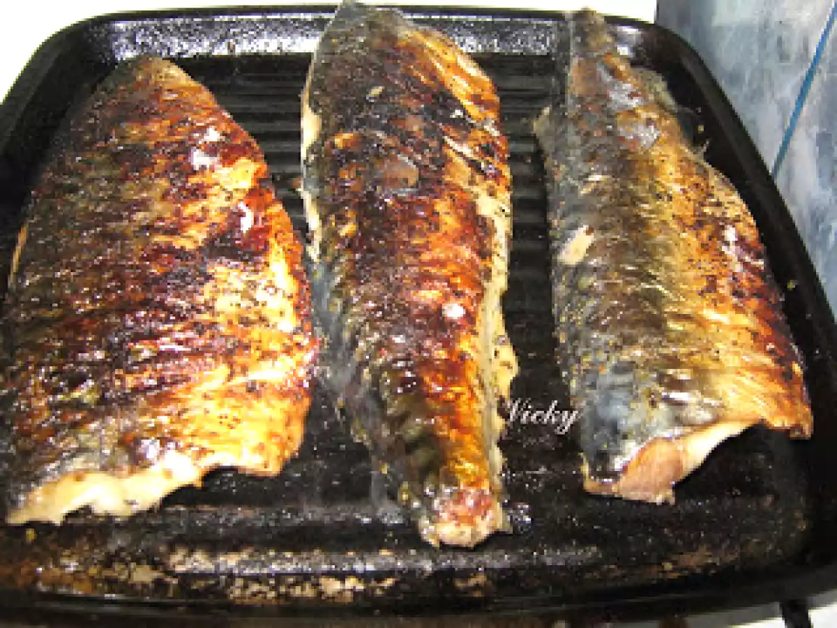 Macrou la gratar cu sos de usturoi - poza 3