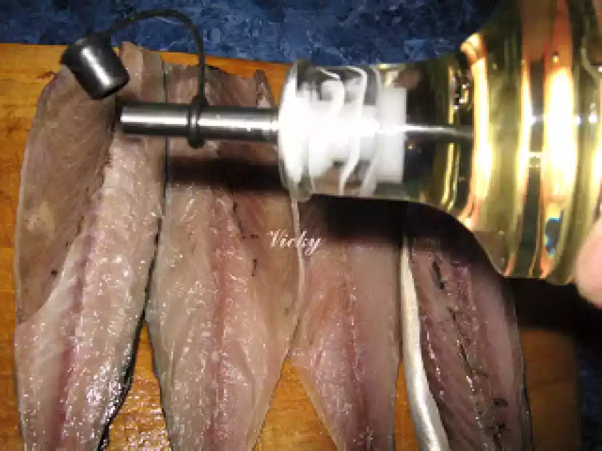 Macrou la gratar cu sos de usturoi - poza 7