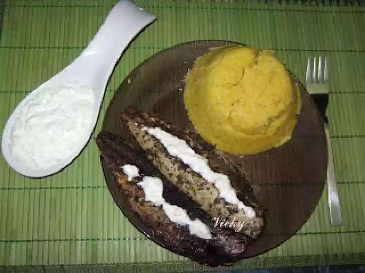 Macrou la gratar cu sos de usturoi - poza 9