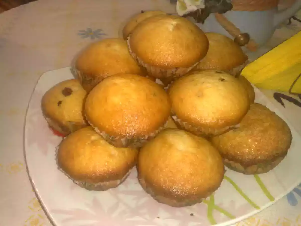 Magdalene umplute cu ciocolata sau muffins cum le mai spune - poza 3