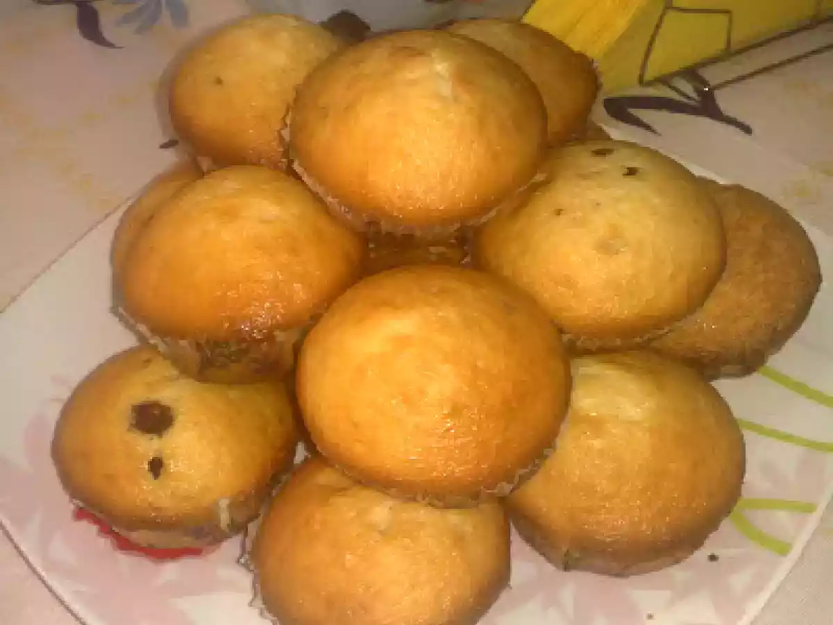 Magdalene umplute cu ciocolata sau muffins cum le mai spune - poza 4
