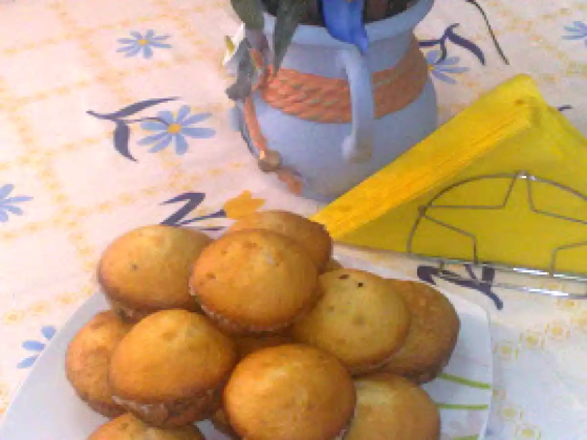 Magdalene umplute cu ciocolata sau muffins cum le mai spune - poza 5