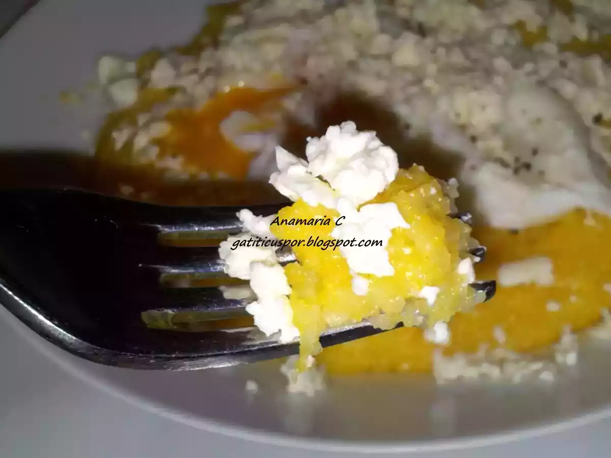 Mamaliga Cu Branza Si Oua Romanesti