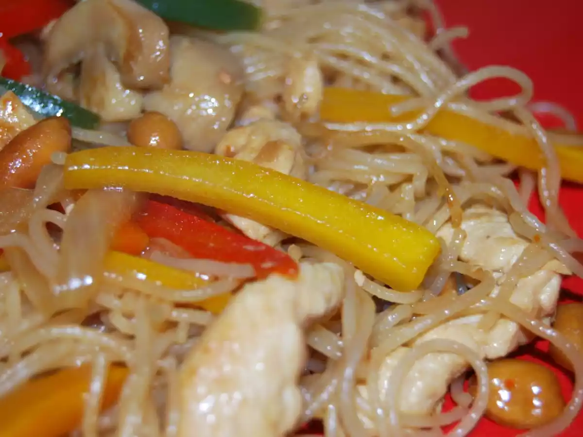 Mancare chinezeasca cu taitei de orez - poza 5