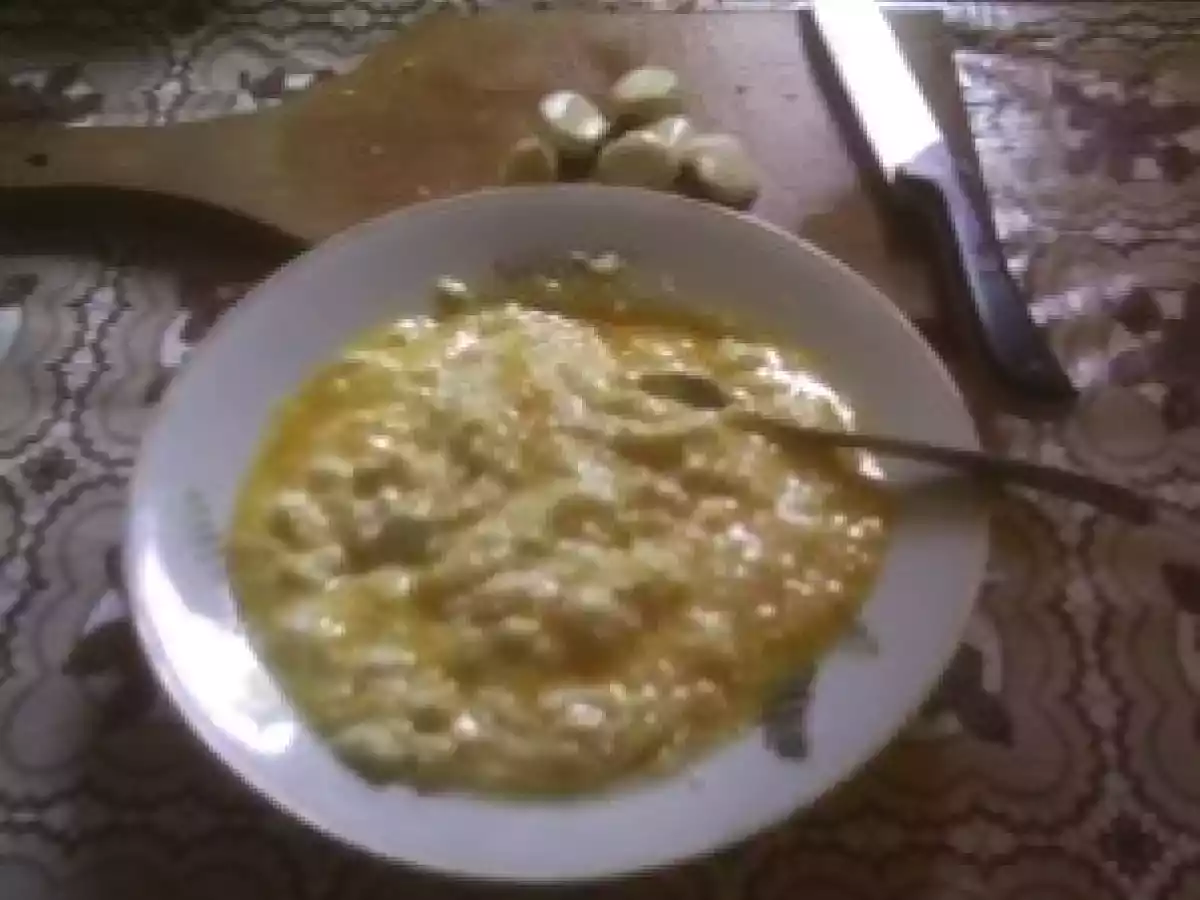 MANCARE DE ARDEI GRAS CU BRANZA SI OUA