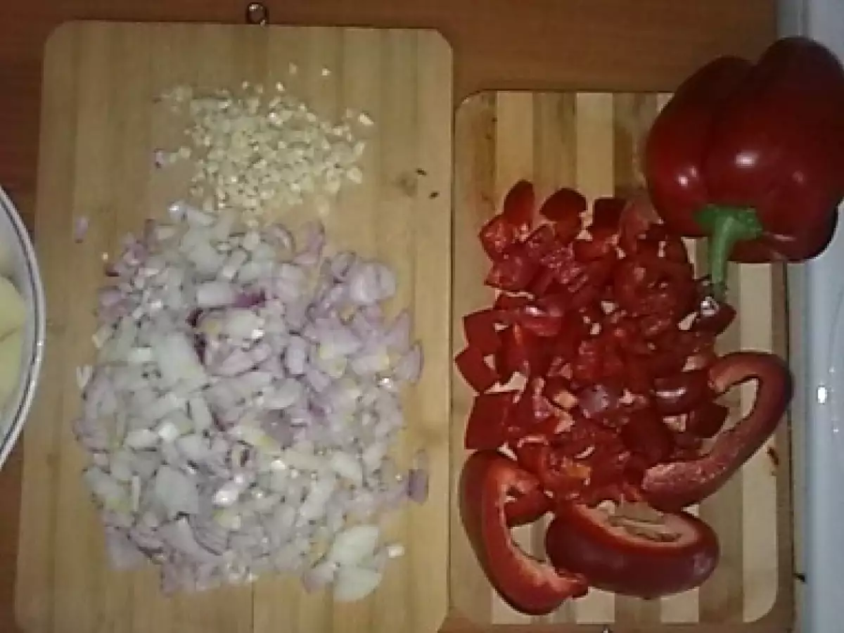 Mancare de cartofi, cu rasol alb de porc - poza 13