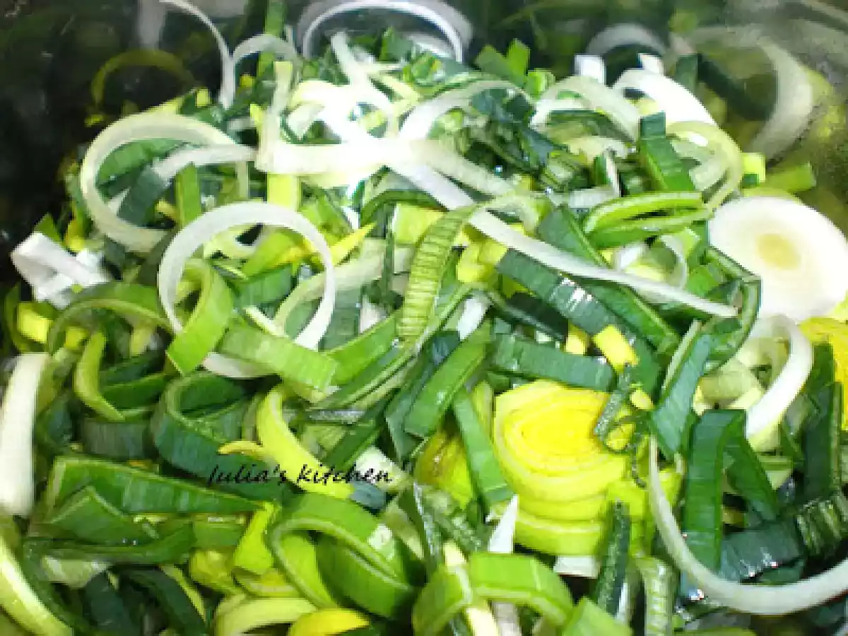 Mancare de ciuperci cu praz si carne de porc - poza 5