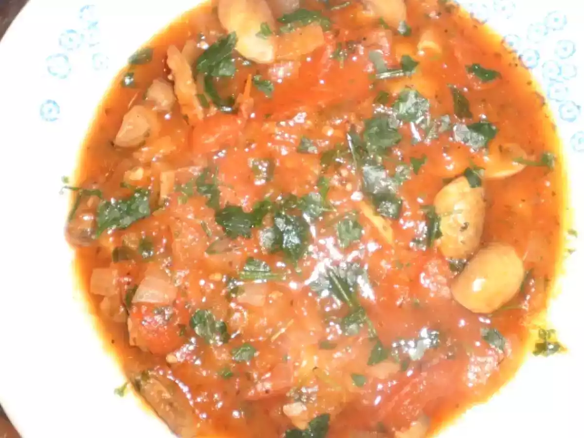 Mancare de ciuperci cu rosii