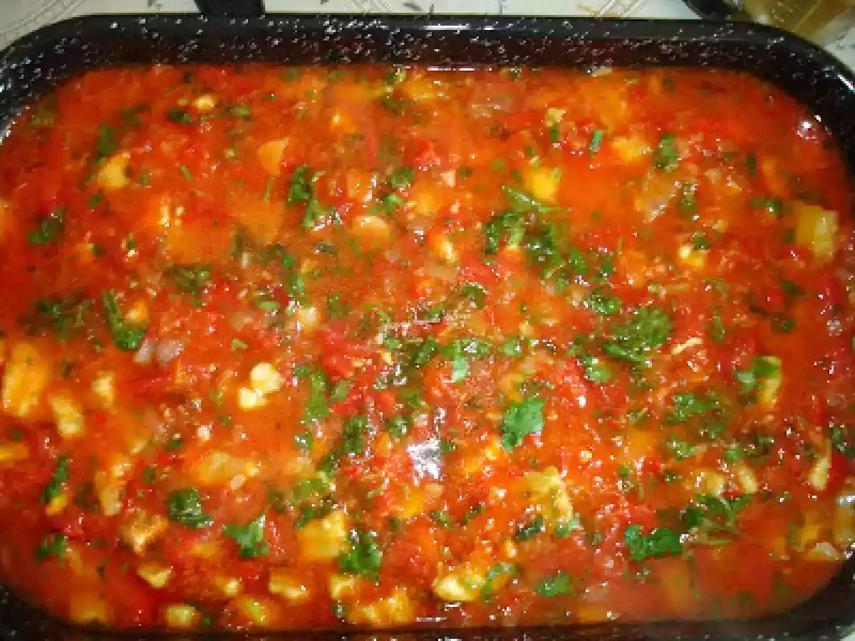 Mancare de dovlecei cu piept de pui si rosii