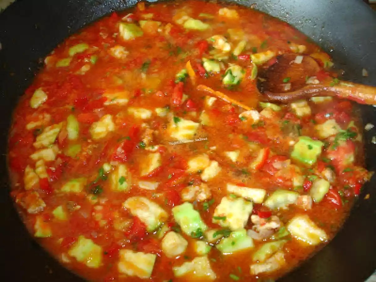 Mancare de dovlecei cu piept de pui si rosii - poza 2