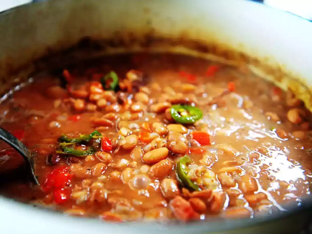 Mancare de fasole pestrita cu ciolan