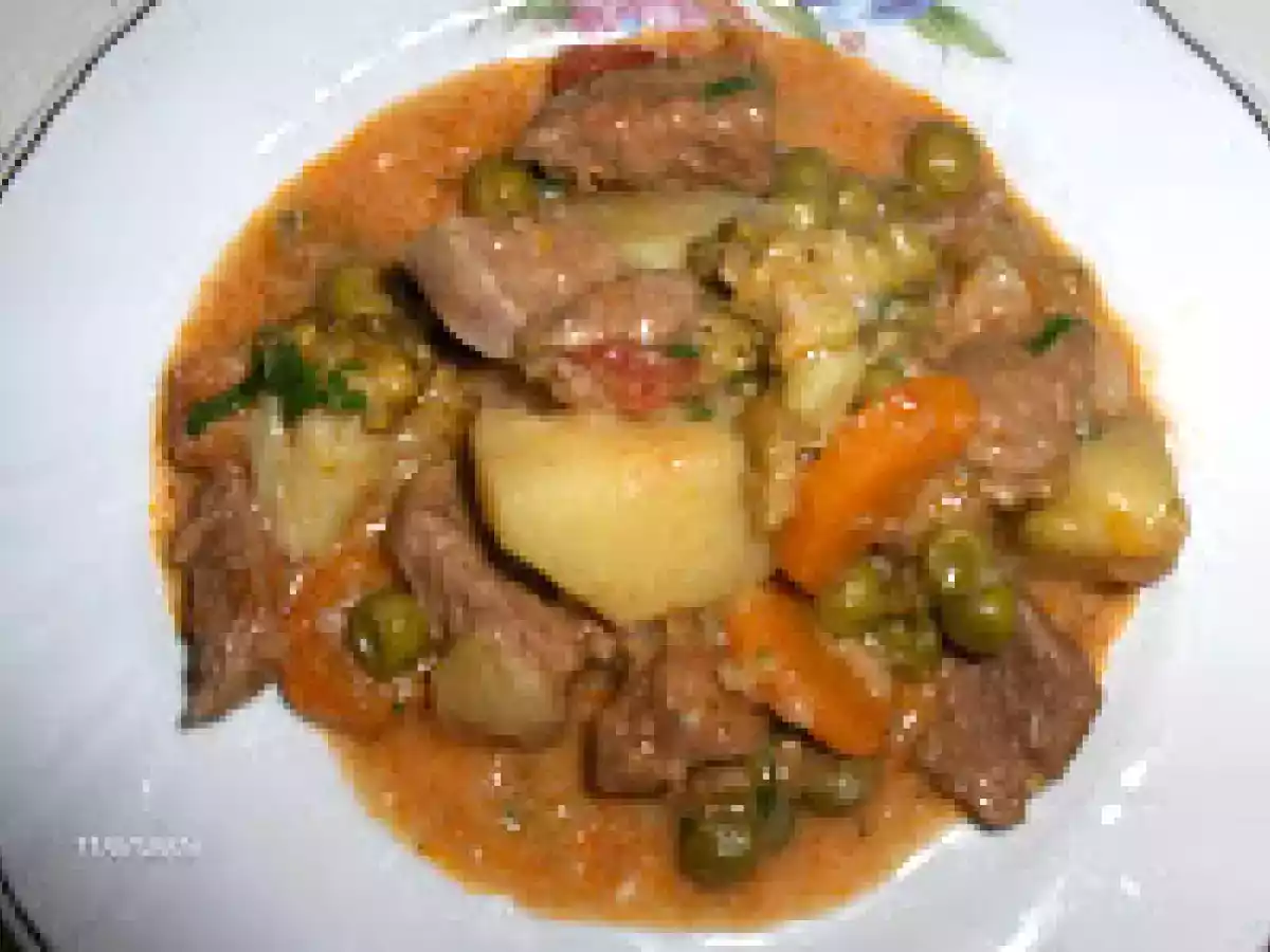 Mancare de legume cu carne de vita