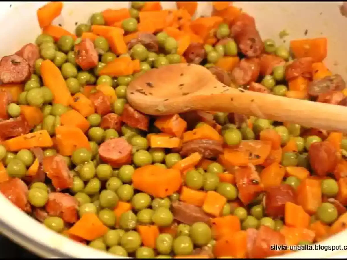 Mancare de mazare cu carnaciori afumati - poza 5