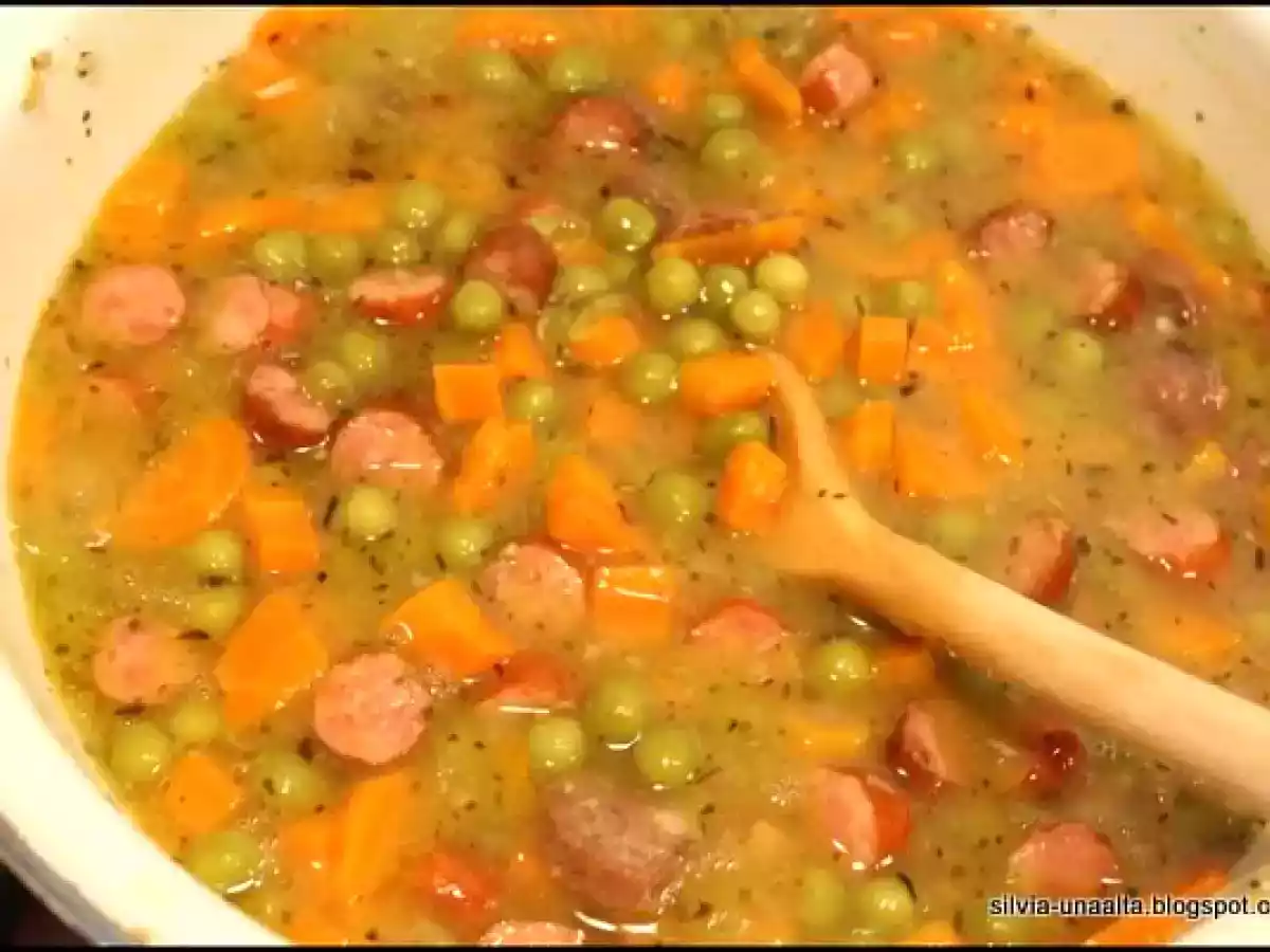 Mancare de mazare cu carnaciori afumati - poza 6